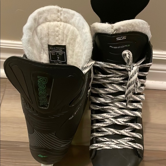Reebok SC823 Black and White Athletic Ice Skates - Picture 2 of 4